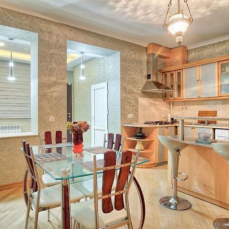 Готель Q&B House Тбілісі Екстер'єр фото
